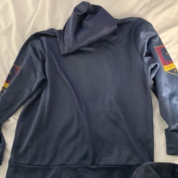 FCB Barcelona Official Merchandise "Mes que un Club" Soccer Hoodie - Picture 3 of 3